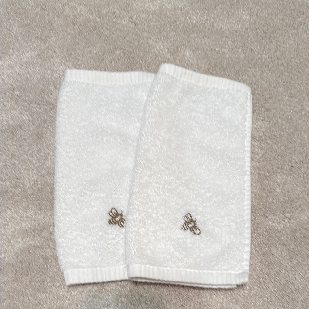 Like New! Pottery Barn Bee 🐝 Embroidered Shower Curtain, Towel Set & Jars! - Picture 4 of 9